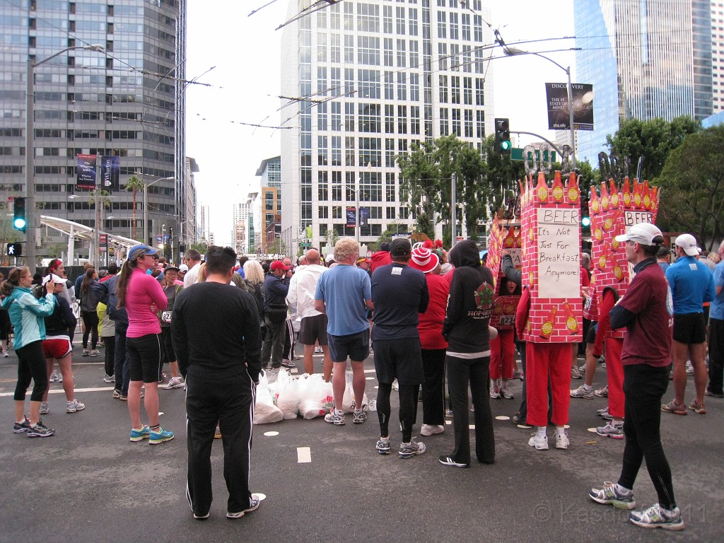 2011 Bay to Breakers Sunday 0095.JPG - I was able to participate in the 2011, 100th anniversary of the San Francisco Bay to Breakers 12K race. A great weekend for sight seeing and racing.